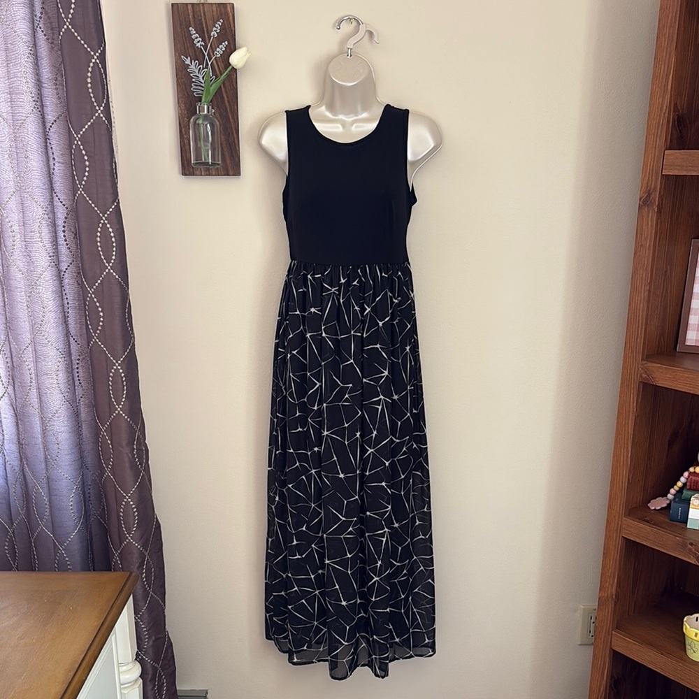 Black Sleeveless Scoop Neck Maxi Sundress
